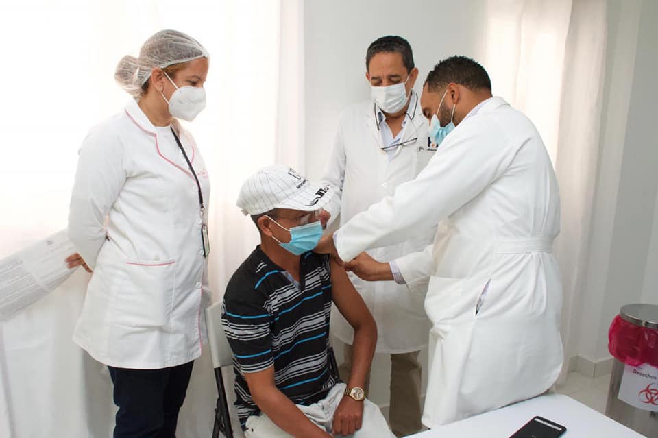 Hospital Sigifredo Alba Dominguez inicia proceso de vacunación contra el COVID-19