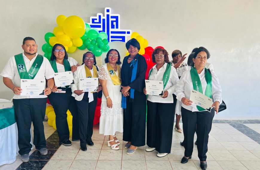 Hospital Municipal Dr. Sigifredo Alba Dom&iacute;nguez felicita a profesionales de Enfermer&iacute;a por culminar diplomado de formaci&oacute;n especializada